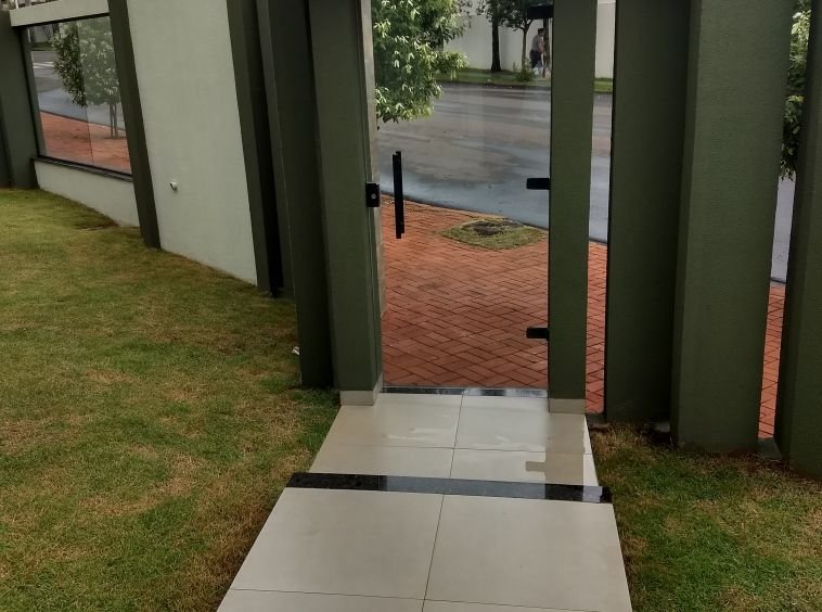 EM BREVE! CASA ALTO PADRÃO NO CENTRO