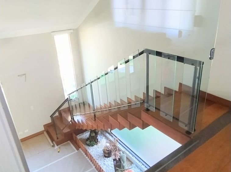 CASA ALTO PADRÃO NO JARDIM ARAUCÁRIA!