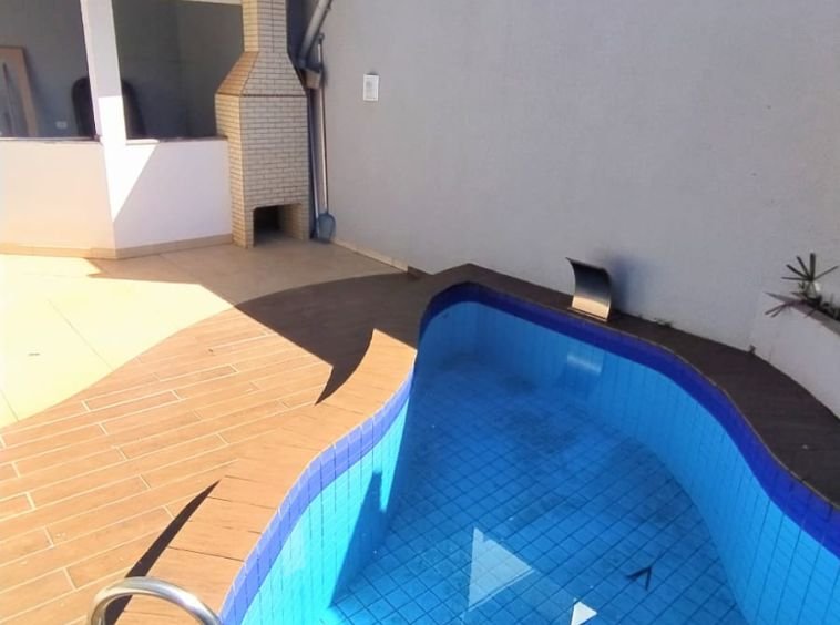 CASA ALTO PADRÃO NO JARDIM ARAUCÁRIA!