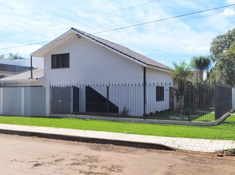 CASA ALTO PADRÃO NO JARDIM ARAUCÁRIA!