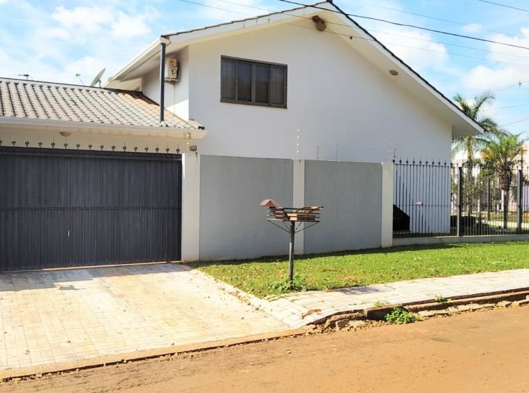 CASA ALTO PADRÃO NO JARDIM ARAUCÁRIA!