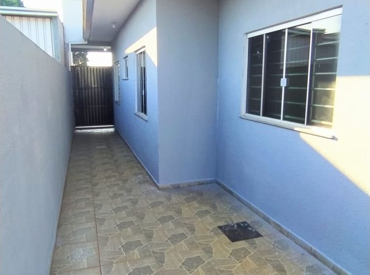 Casa com piscina no Lar Paraná!