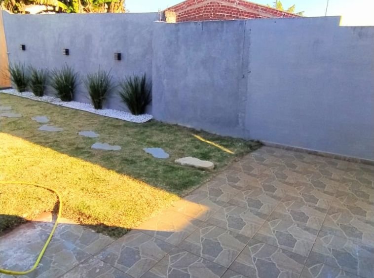 Casa com piscina no Lar Paraná!