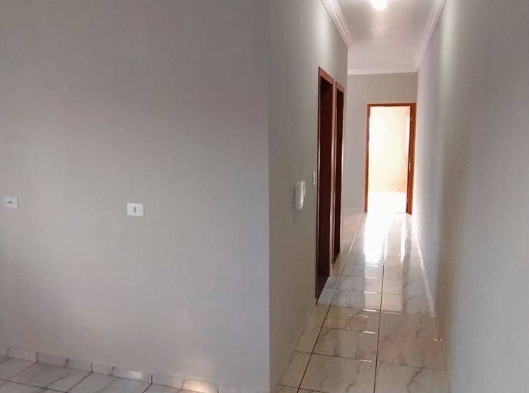 Casa com piscina no Lar Paraná!