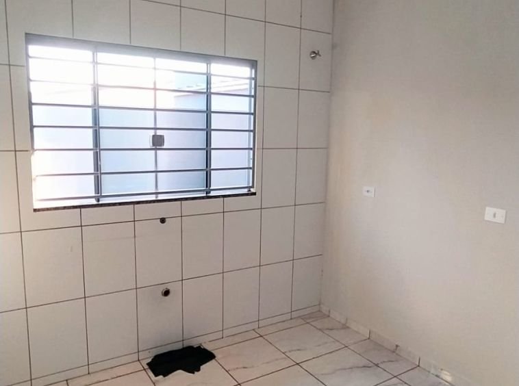 Casa com piscina no Lar Paraná!