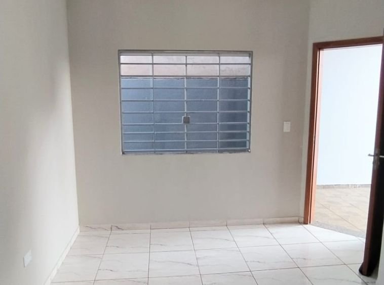 Casa com piscina no Lar Paraná!