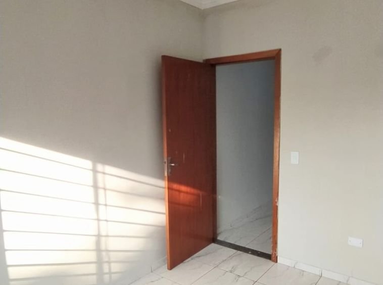 Casa com piscina no Lar Paraná!