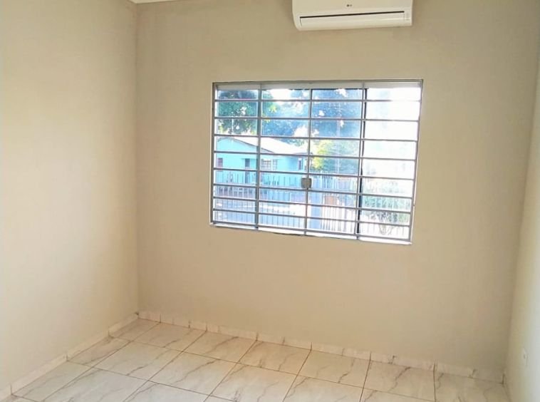 Casa com piscina no Lar Paraná!