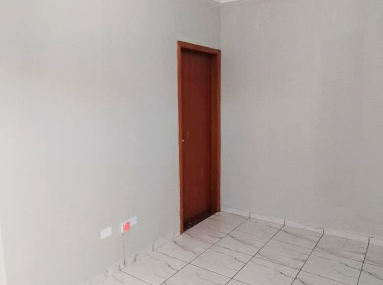 Casa com piscina no Lar Paraná!