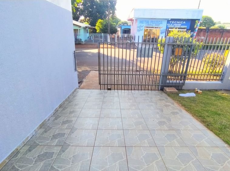 Casa com piscina no Lar Paraná!