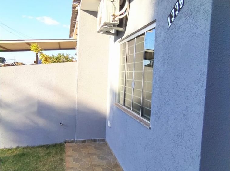 Casa com piscina no Lar Paraná!