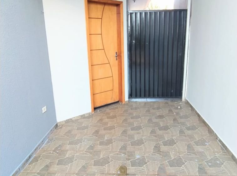 Casa com piscina no Lar Paraná!