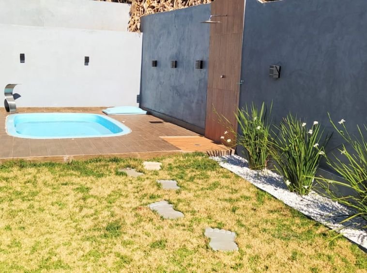 Casa com piscina no Lar Paraná!
