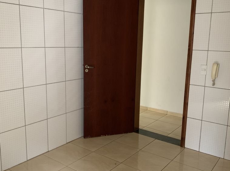 Apartamento com duas vagas e no primeiro andar no centro!