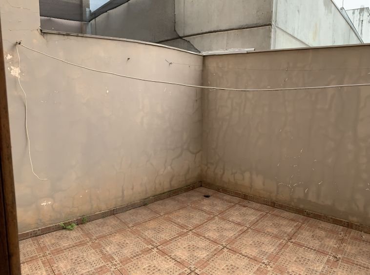 Apartamento com duas vagas e no primeiro andar no centro!