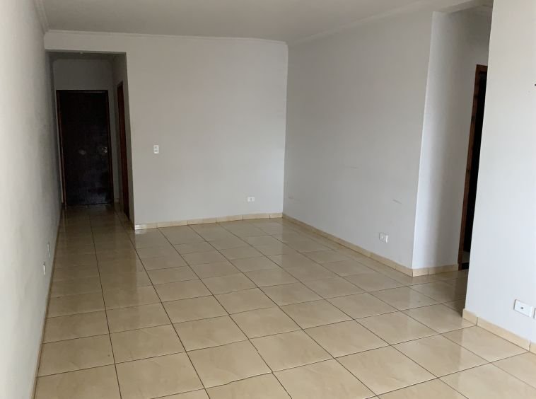 Apartamento com duas vagas e no primeiro andar no centro!