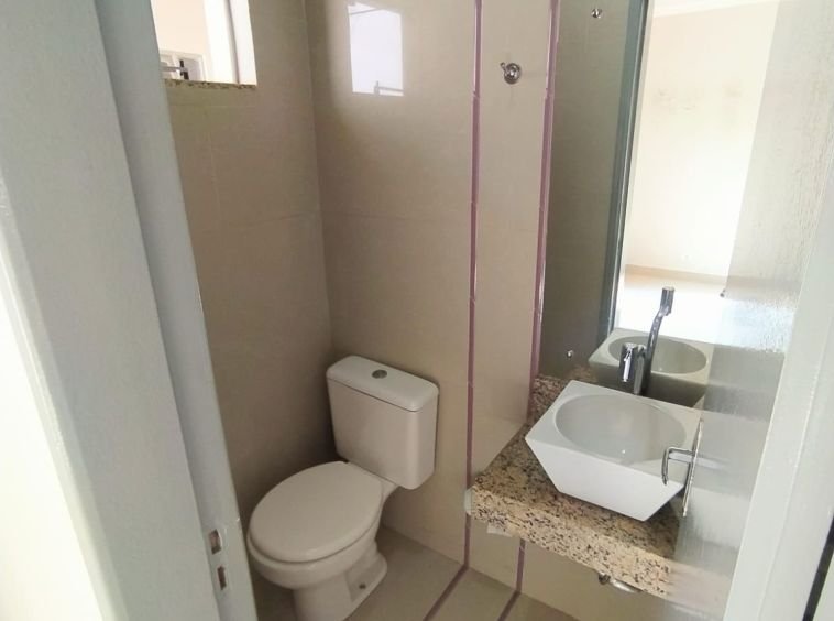 Sobrado em condomínio no centro!