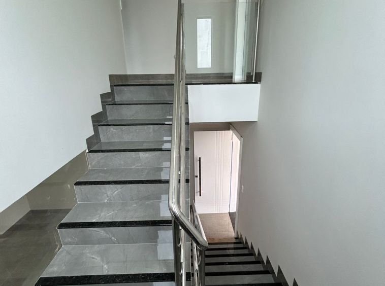 SOBRADO NOVO ALTO PADRÃO!