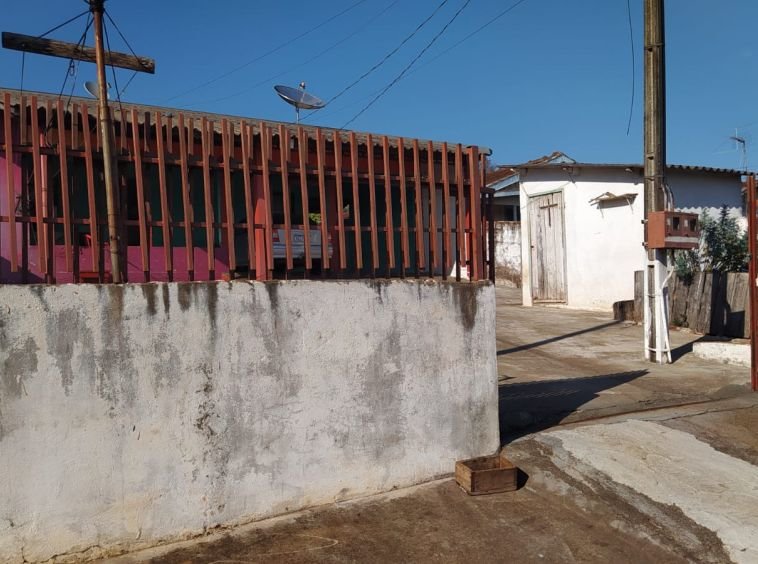 Terreno com casas no Jardim Pio XII