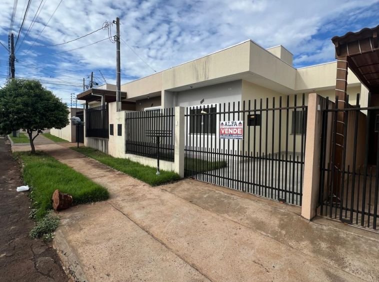 Casa Jardim Lar Paraná à Venda