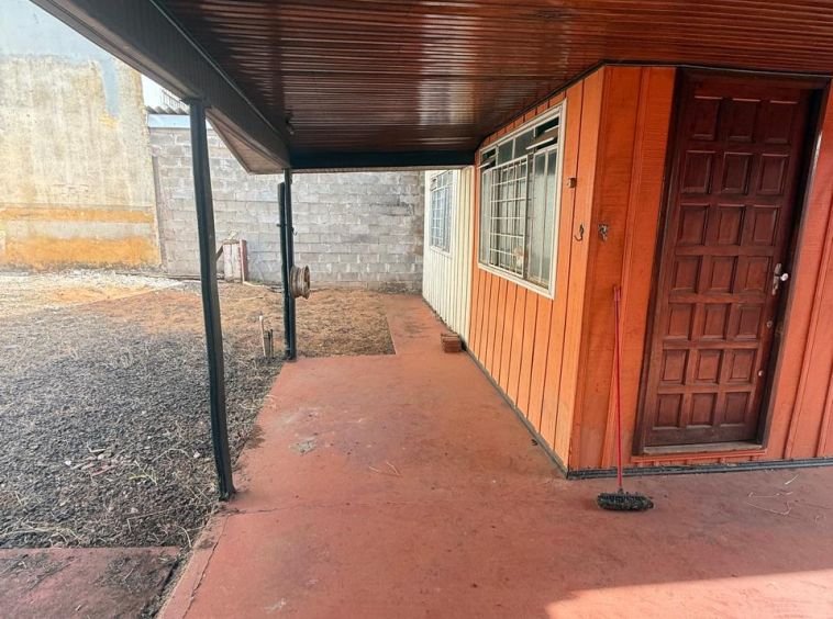 Casa em frente à Caixa Econômica