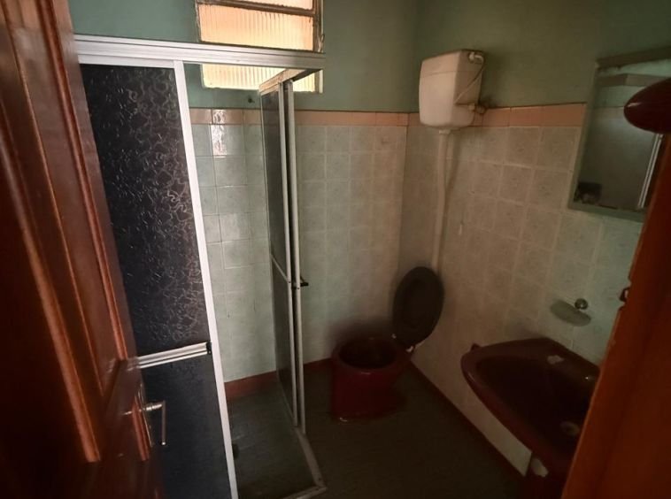 Casa em frente à Caixa Econômica