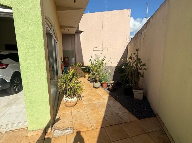 Sala comercial com apartamento para venda!!