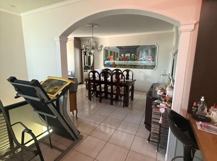 Sala comercial com apartamento para venda!!