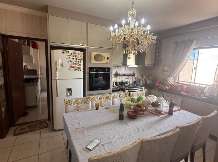Sala comercial com apartamento para venda!!