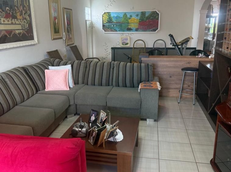 Sala comercial com apartamento para venda!!