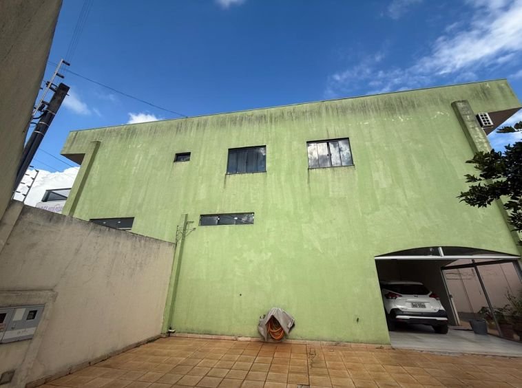 Sala comercial com apartamento para venda!!