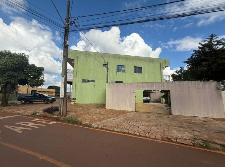 Sala comercial com apartamento para venda!!