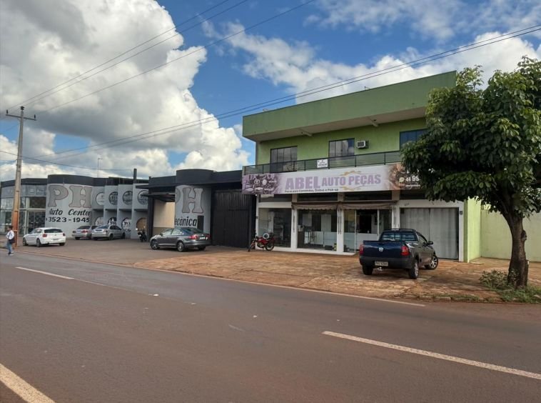 Sala comercial com apartamento para venda!!