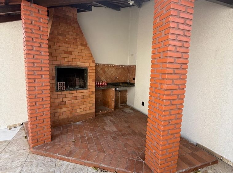 Casa grande no Jardim Paulista! Próximo a UPA