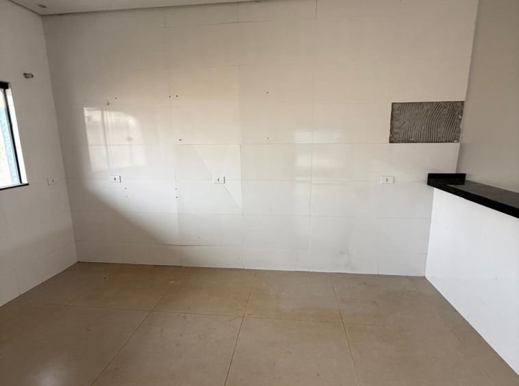 CASA COM QUINTAL GRANDE NO NOVO CENTRO!