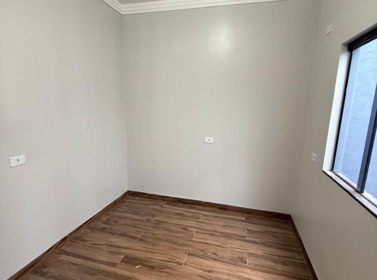 CASA COM QUINTAL GRANDE NO NOVO CENTRO!