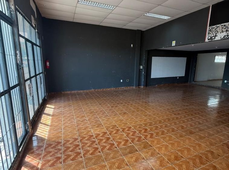 Sala comercial proximo ao Integrado!