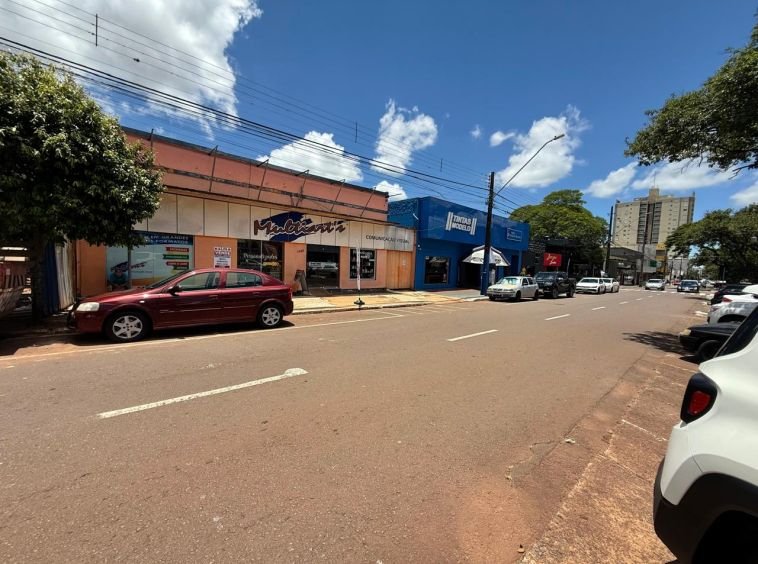 Excelente terreno com sala comercial no centro