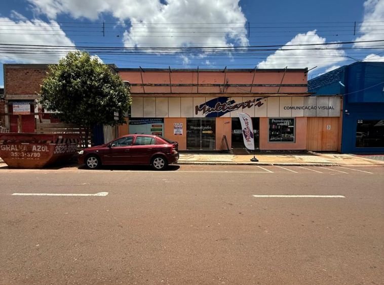 Excelente terreno com sala comercial no centro