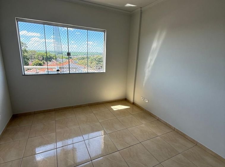 APARTAMENTO COM DUAS VAGAS DE GARAGEM!