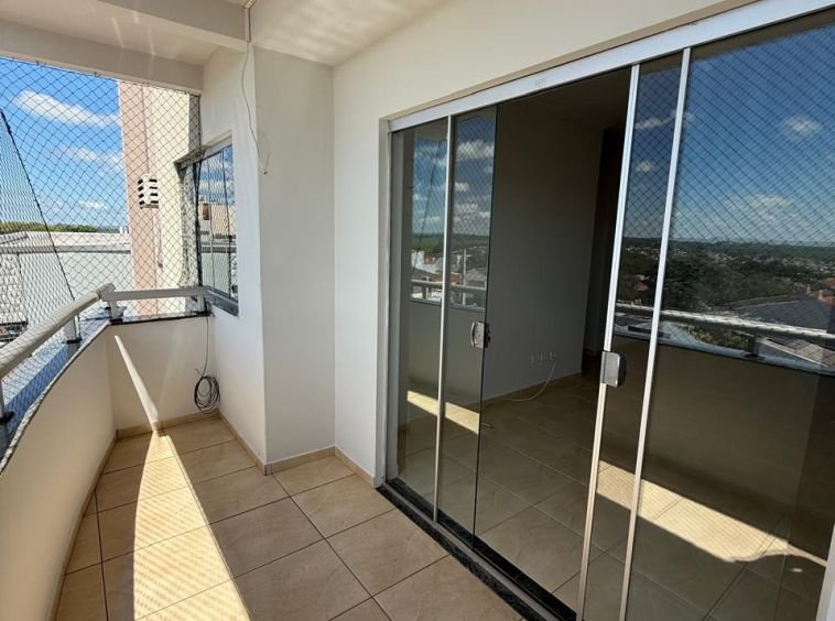 APARTAMENTO COM DUAS VAGAS DE GARAGEM!