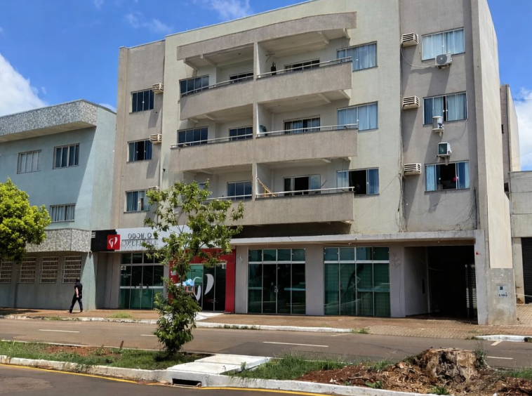 APARTAMENTO COM DUAS VAGAS DE GARAGEM!