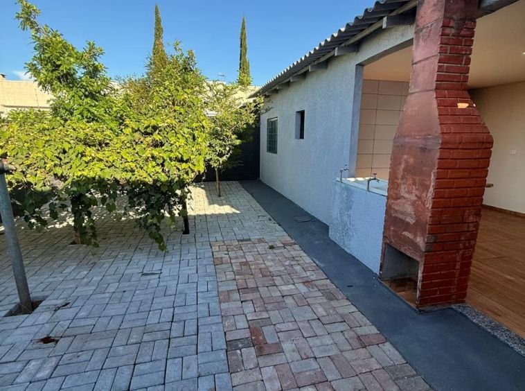 CASA NOVA NO JARDIM BATEL!