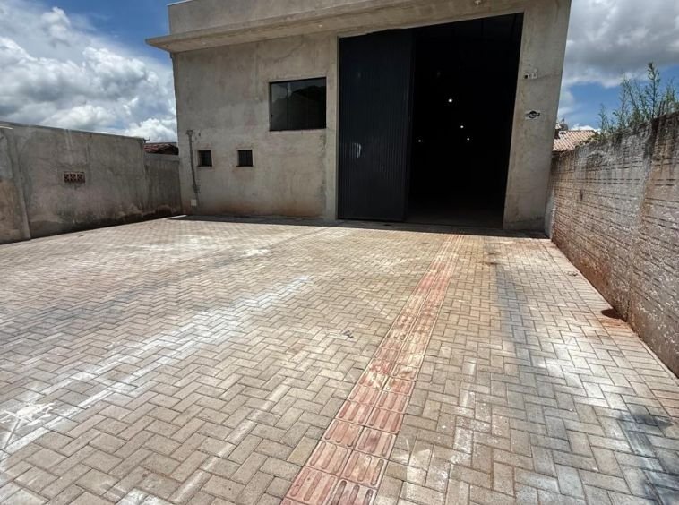 BARRACÃO PRÓXIMO A PERIMETRAL!