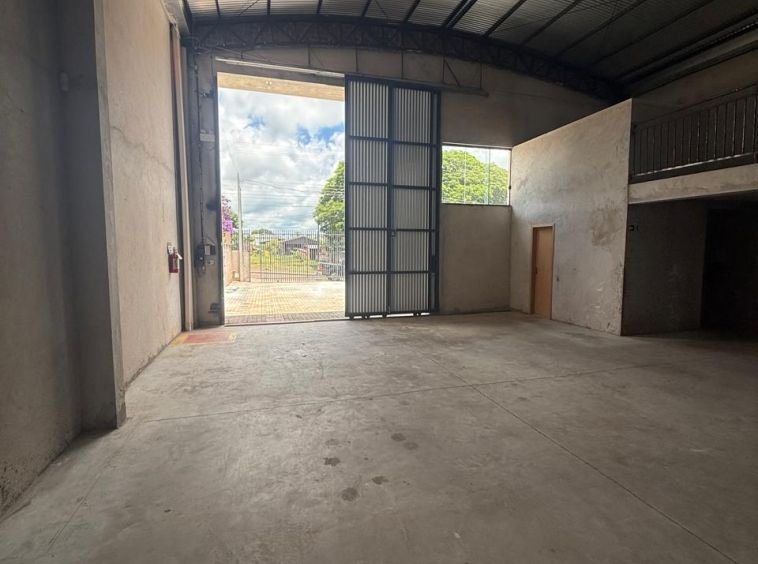 BARRACÃO PRÓXIMO A PERIMETRAL!