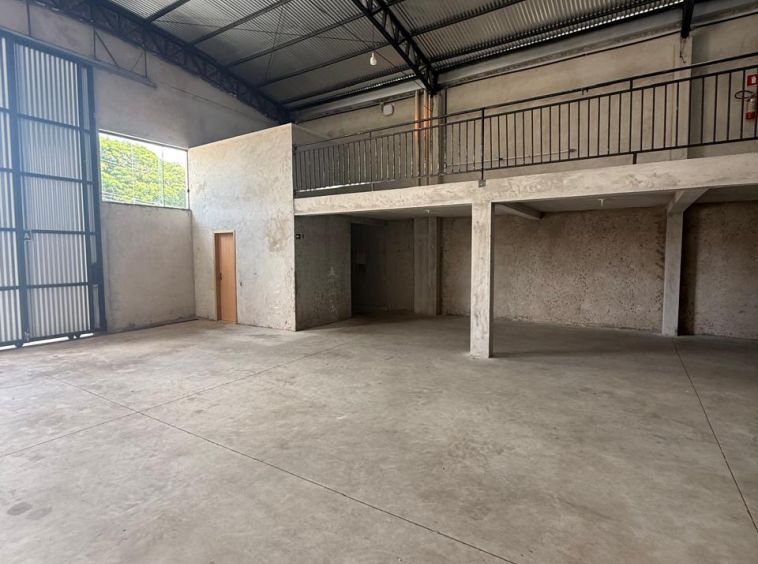 BARRACÃO PRÓXIMO A PERIMETRAL!