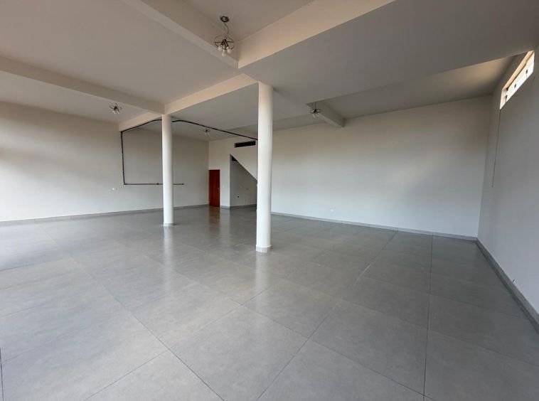 Sala comercial com apartamento para venda!!