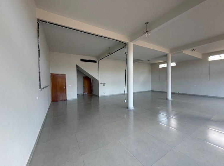 Sala comercial com apartamento para venda!!