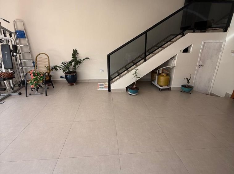 Sala comercial com apartamento para venda!!