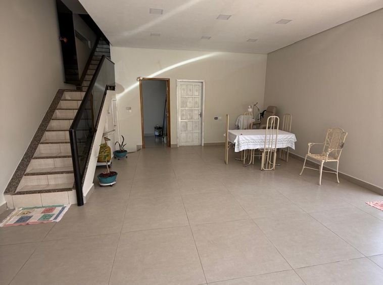 Sala comercial com apartamento para venda!!